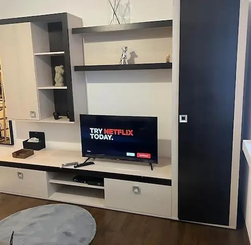 Apartman Lovely 1 Bedroom In Center Bukarest